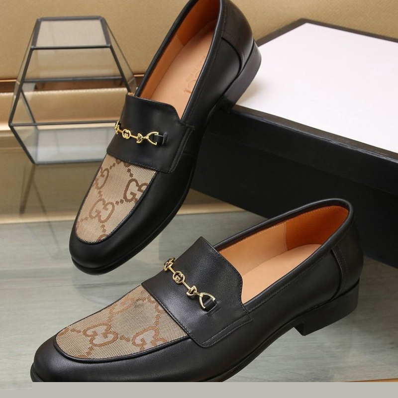 G*u*i leather shoes